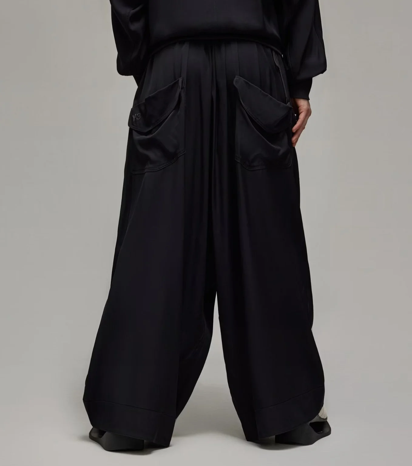 【Adidasコリア】 Y-3 Rayon Twill Wide Pants Y-3 Rayon Twill Wide Pants — MODA